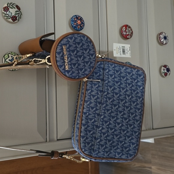 Michael Kors Crossbody bag with attachments, NWT SALE - Picture 5 of 8